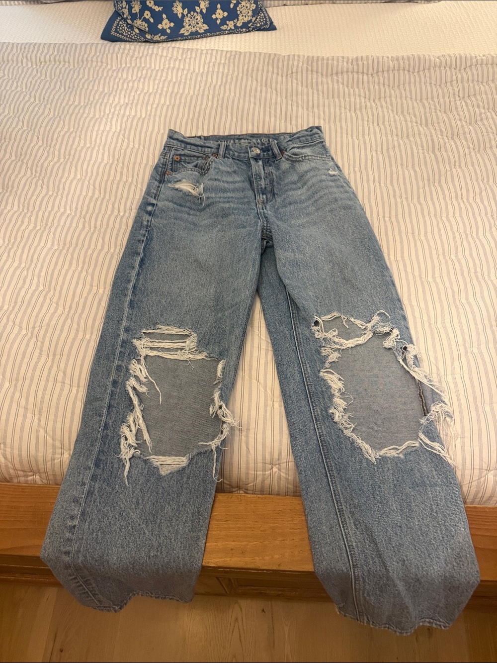 American Eagle Outfitters Light Blue Distressed Boot Cut Jeans- size 00 short
